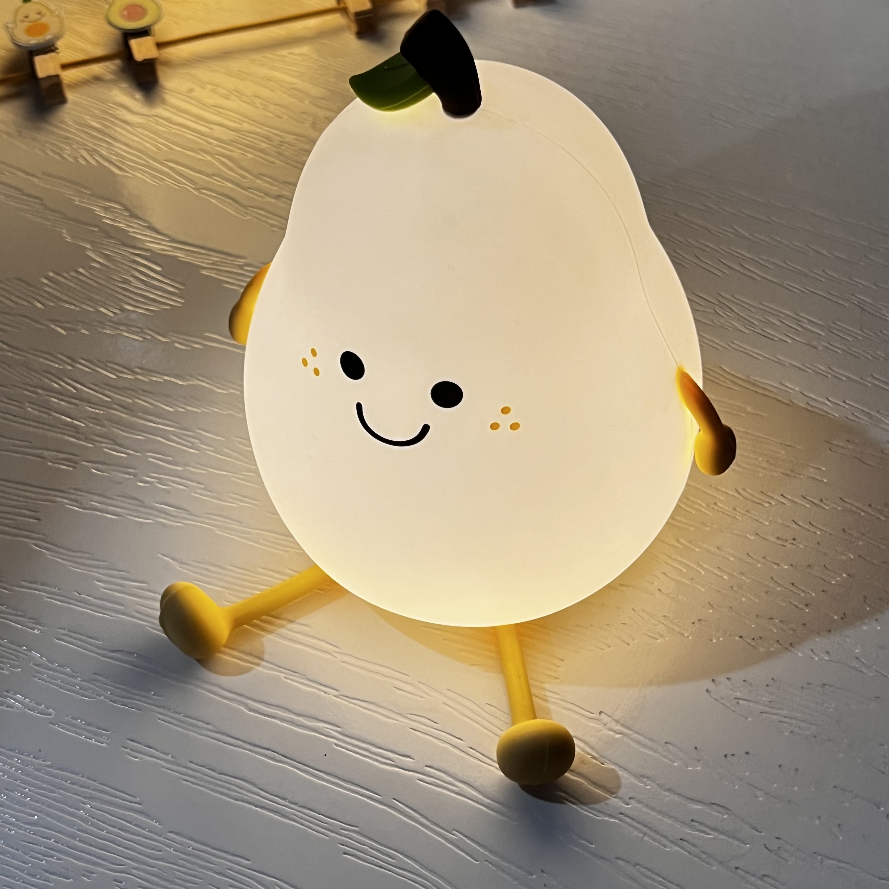 چراغ خواب طرح گلابی پینترستی سیلیکونی لمسی رومیزی شارژی فانتزی کودکانه Cute Fruit Pear lamp Silicone Night Light USB Rechargeable 🍐