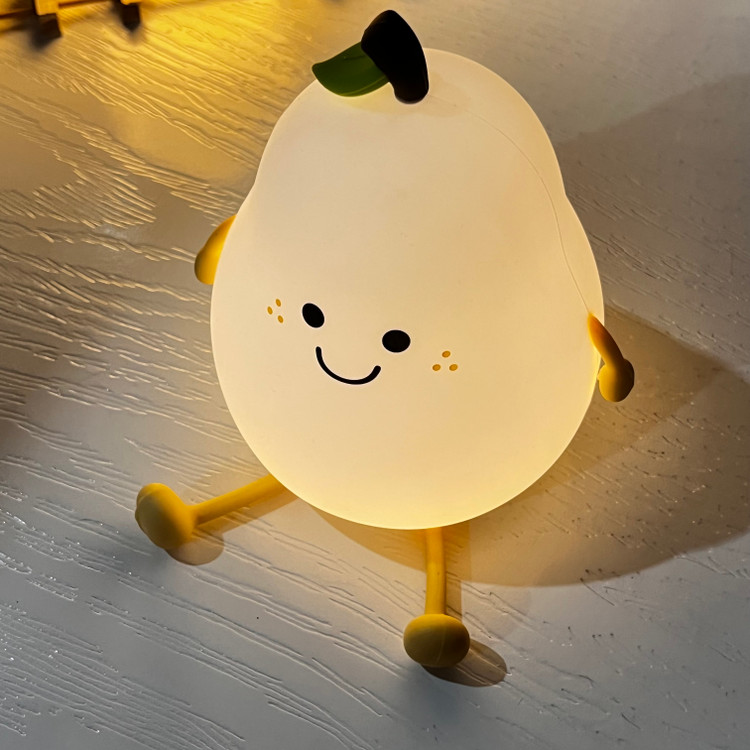 چراغ خواب طرح گلابی پینترستی سیلیکونی لمسی رومیزی شارژی فانتزی کودکانه Cute Fruit Pear lamp Silicone Night Light USB Rechargeable 🍐