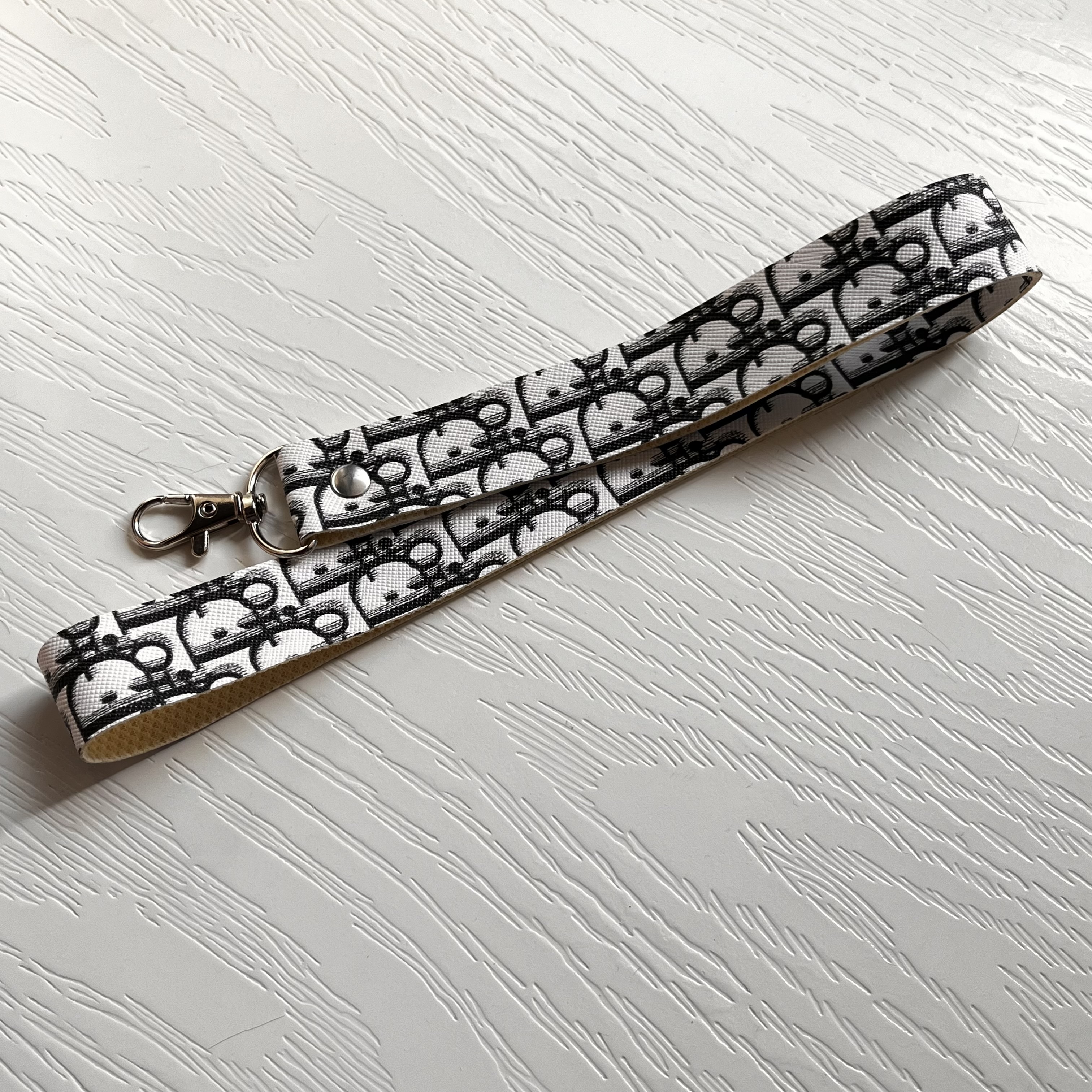 آویز و بند گردنی موبایل مدل چرم دیور لوکس و شیک / Dior phone strap