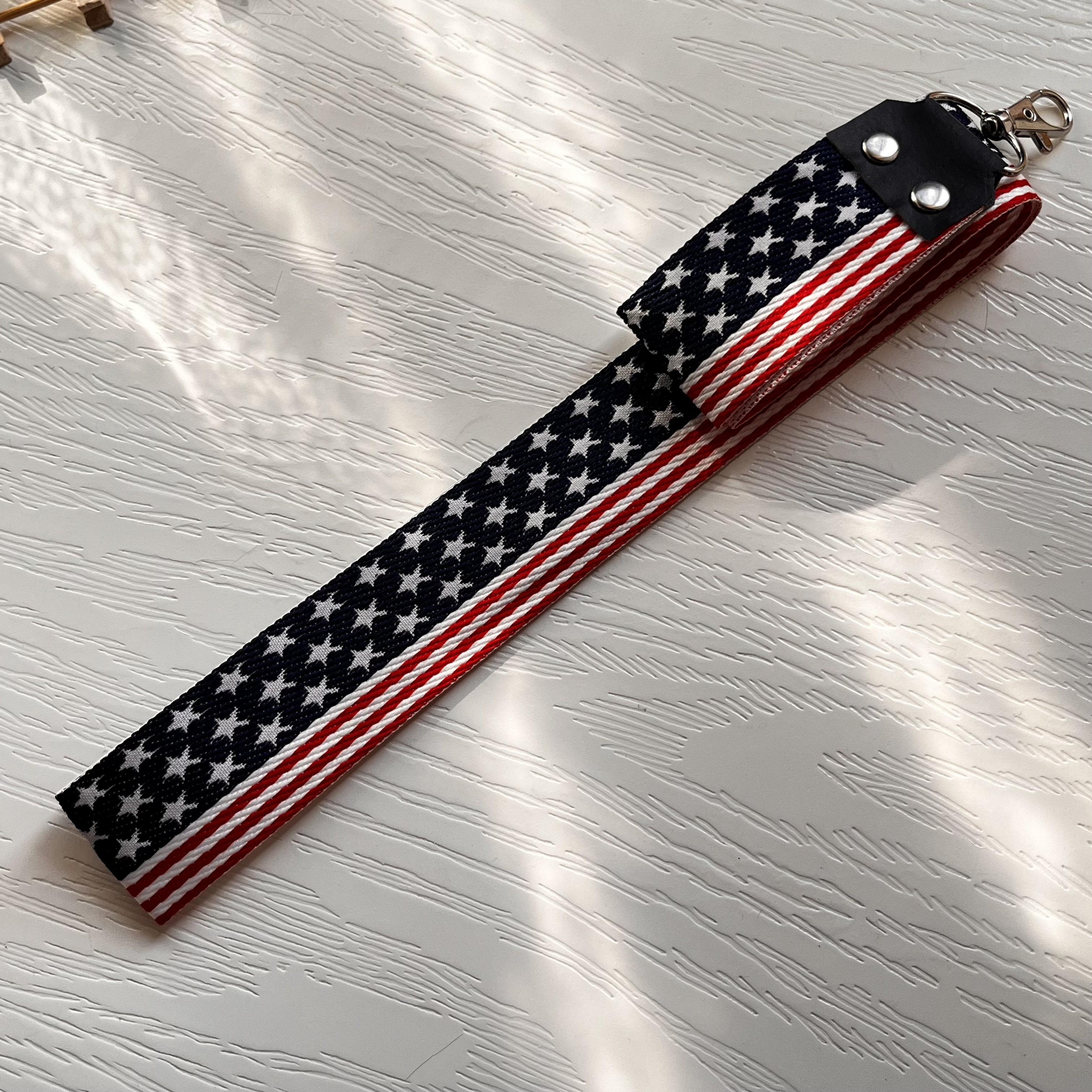 آویز و بند گردنی موبایل مدل USA لوکس و شیک / USA phone strap