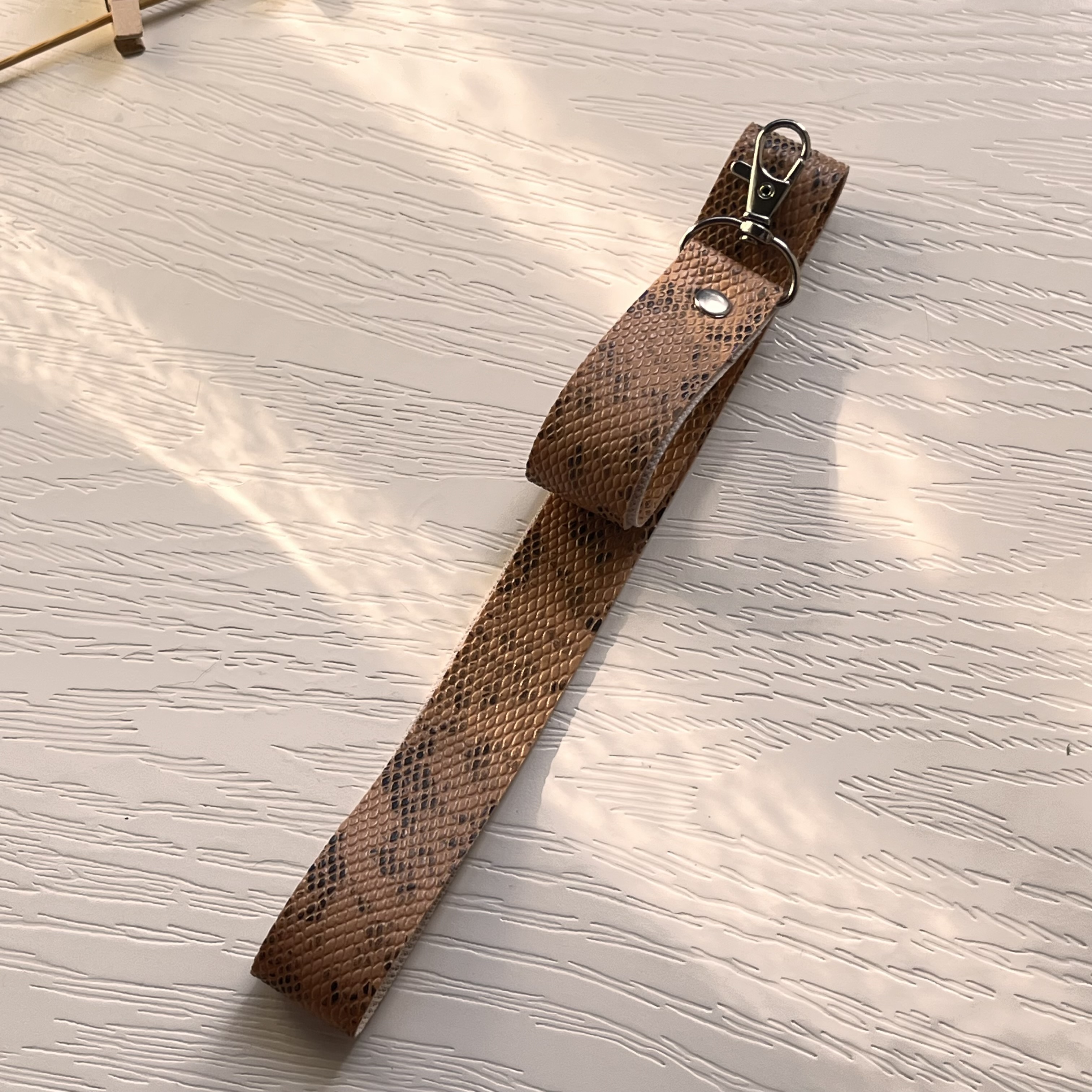 آویز و بند گردنی موبایل مدل چرم پوست مار / snake phone strap