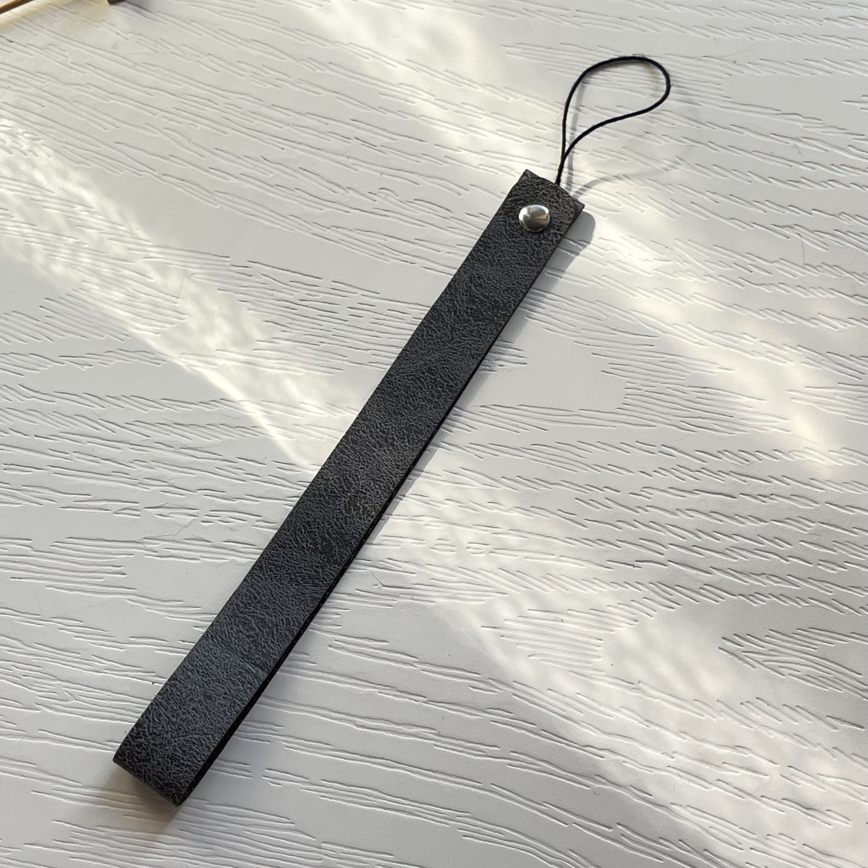 بند مچی موبایل مدل چرم پوست مار خاکستری لوکس و شیک / snake phone wristband