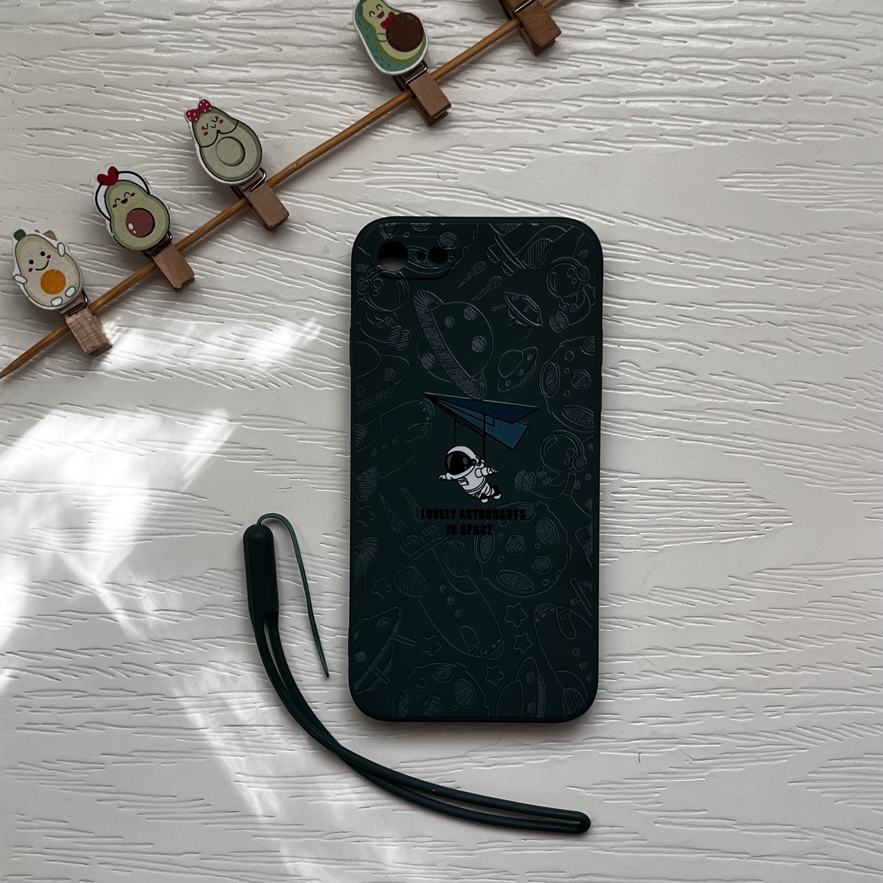 قاب گوشی آیفون ۷ و آیفون ۸ همراه با بندمچی ژله ای - پینترستی فانتزی طرح فضانوردی / cover for IP 7 & ۸